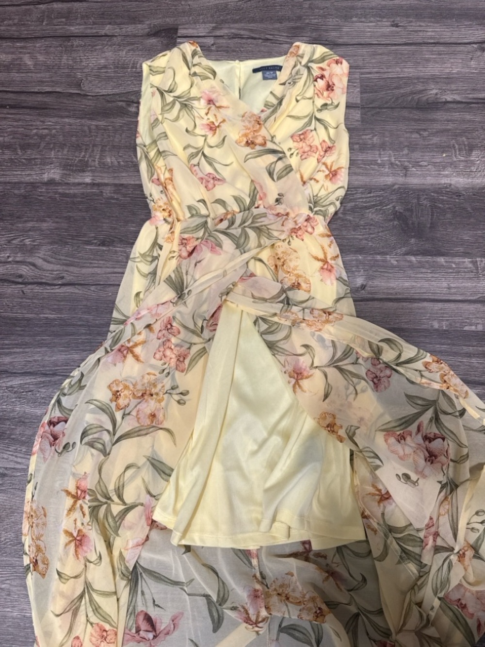 Suzy Shier Cream Floral High-Low Wrap Dress - Picture 3 of 7
